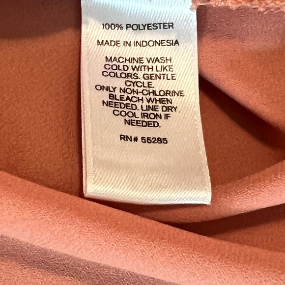 Express soft pink button down blouse - size small - Picture 7 of 7